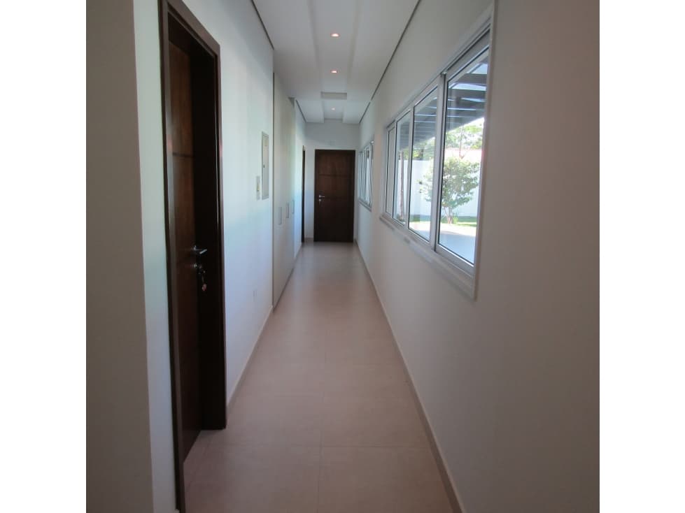 Casa de 4 dormitorios en suite en San Bernardino (temporal), foto 3