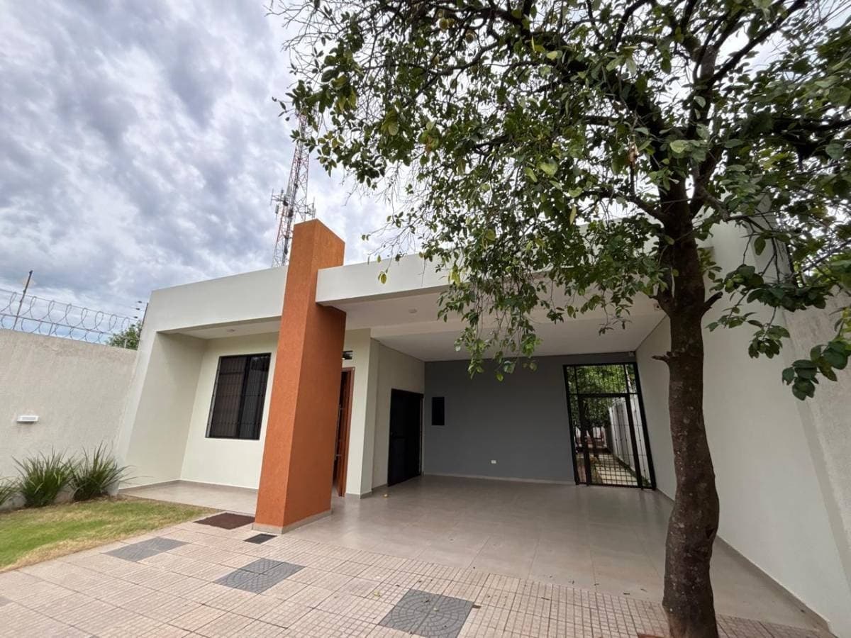 de casa moderna en Mariano Roque Alonso, foto 2