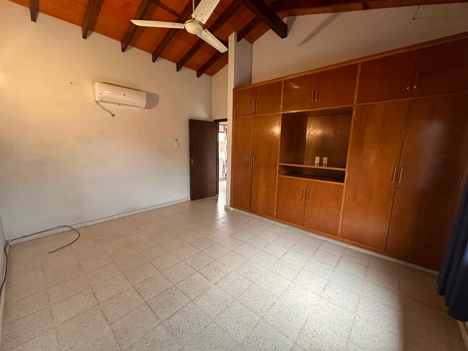 Casa en Alquiler en Lambaré – Barrio Kennedy, foto 2