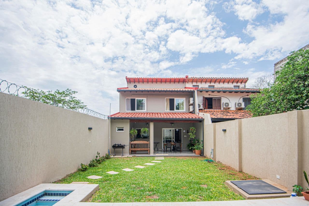 Amplio Dúplex en Venta – Barrio Felicidad, Lambaré