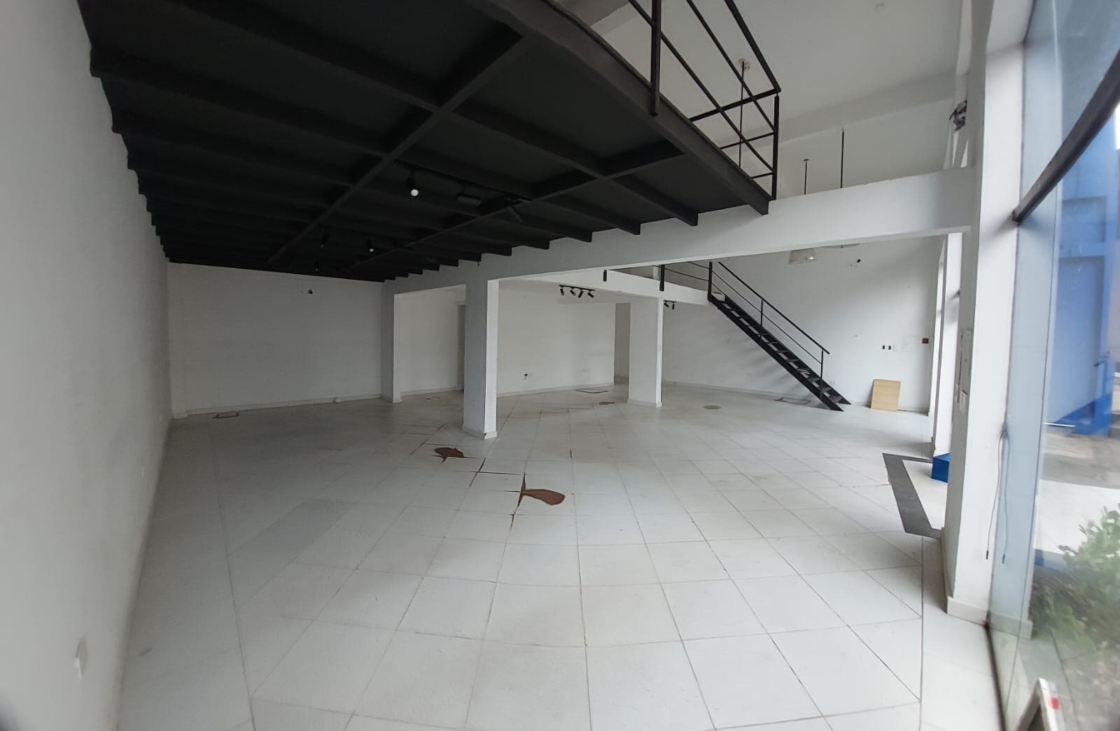 *zona san martin alquilo salon comercial*