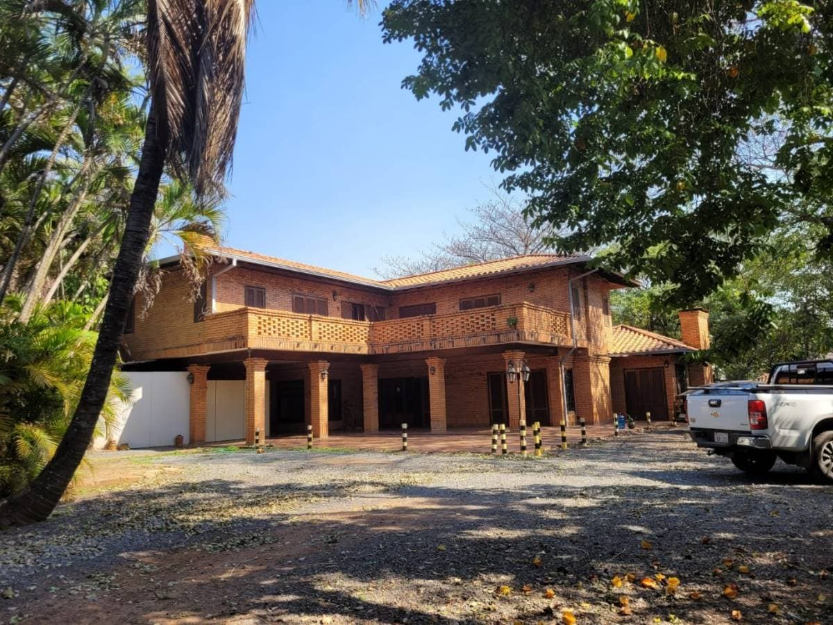 En venta amplia propiedad en esquina de 1.282 m2, foto 2