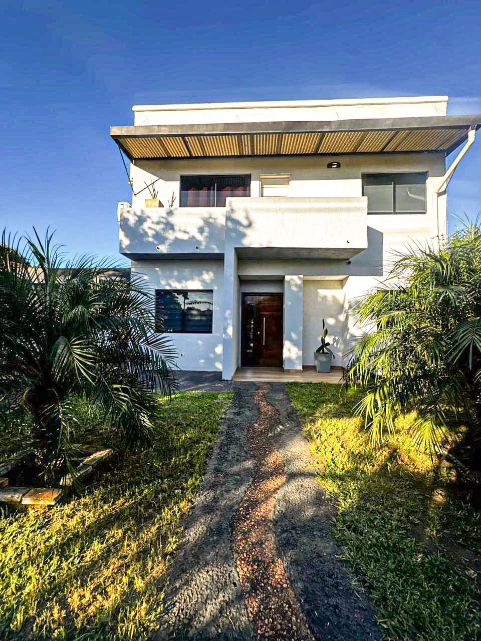Vendo hermosa casa detras del aeropuerto