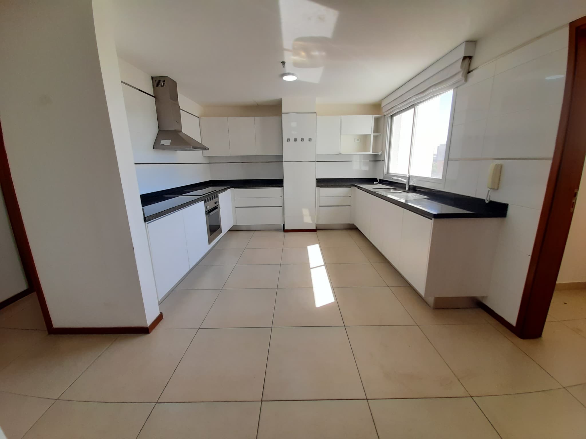 Hermoso Departamento De 3 Dormitorios En Las Mercedes, Zona Inter — foto 4