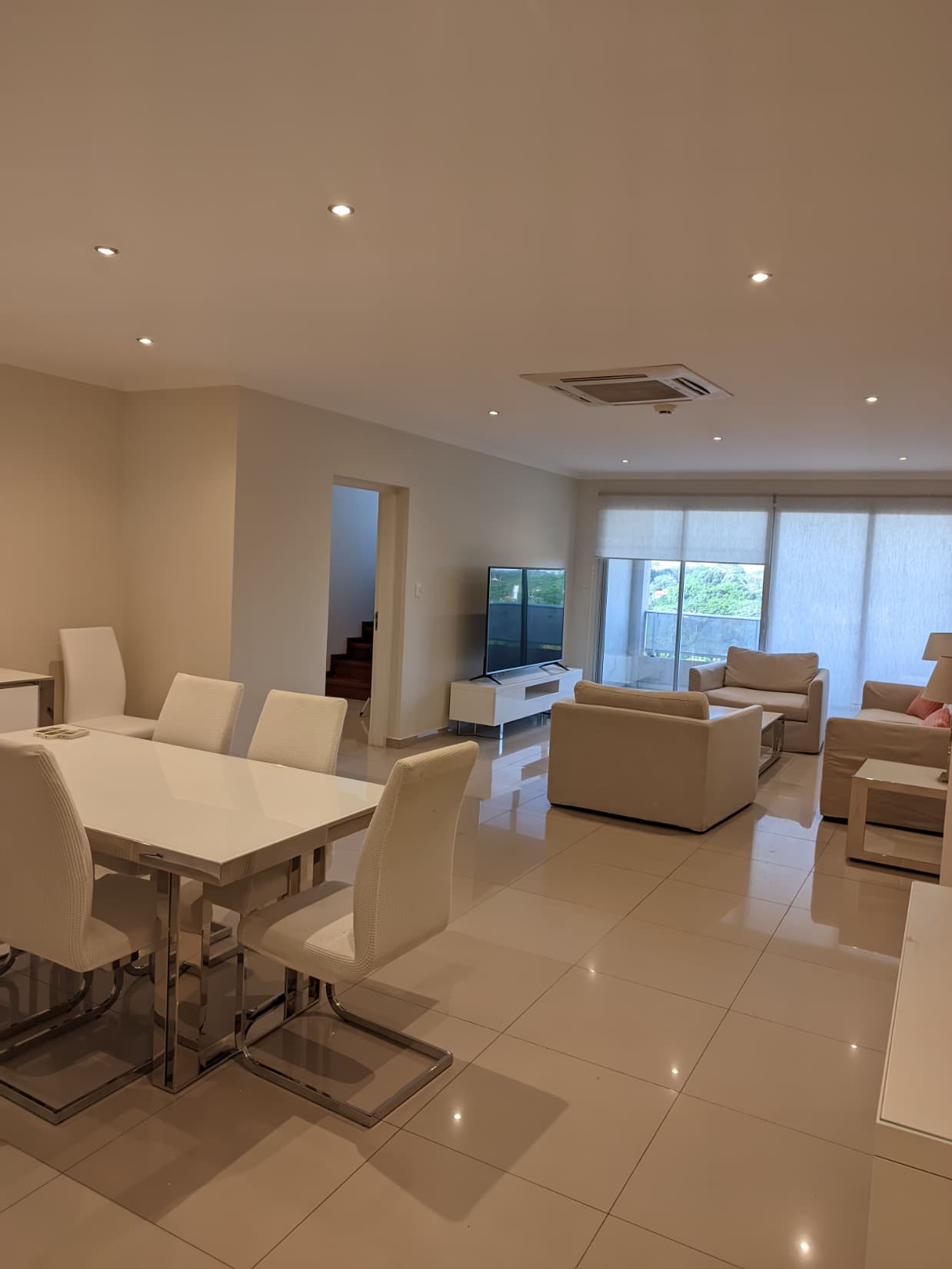 Penthouse Semi amoblado. 4 habitaciones. Mburucuya. COD 010, foto 2