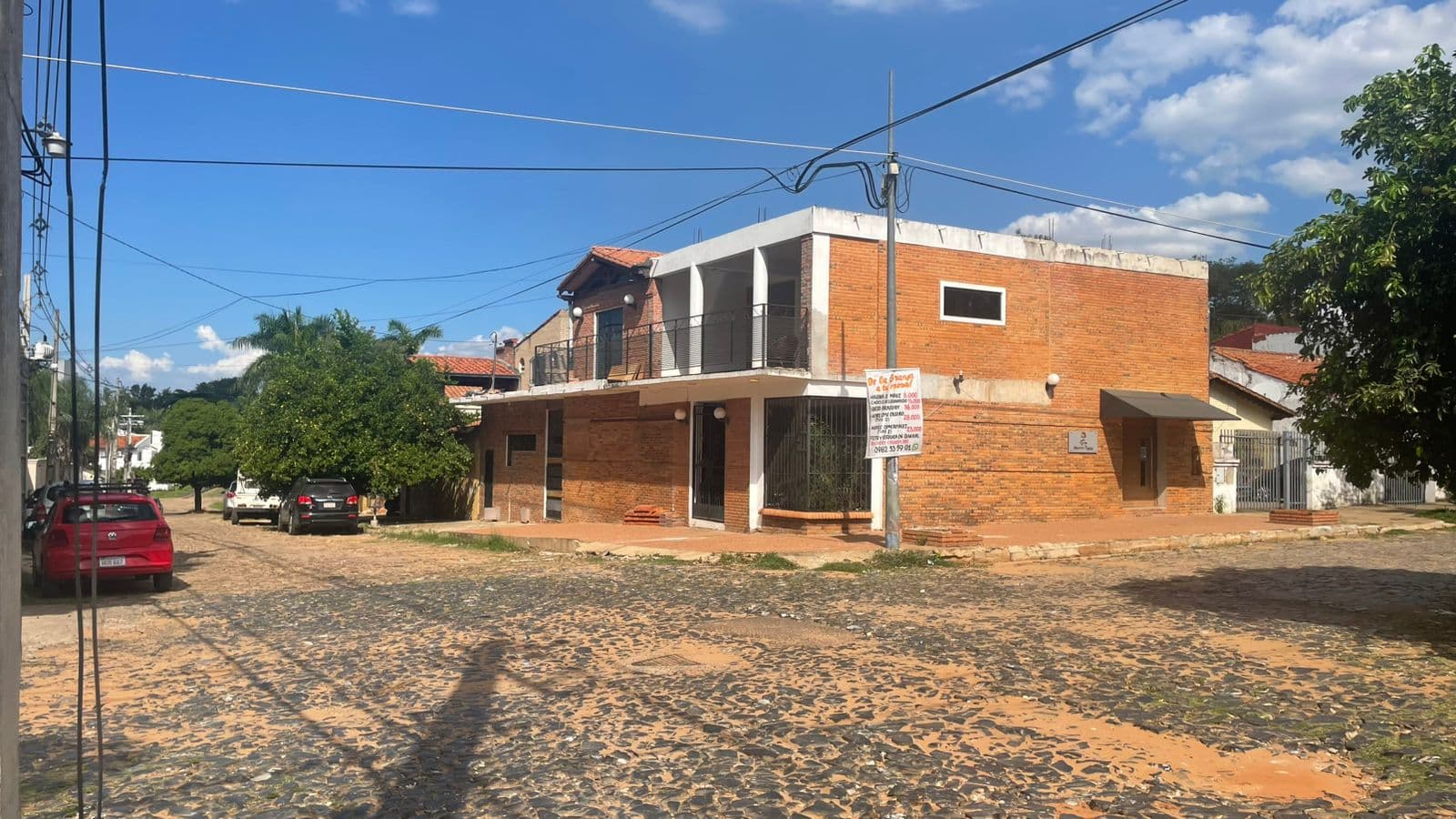 Propiedad En Esquina Con 3 Viviendas Independiente