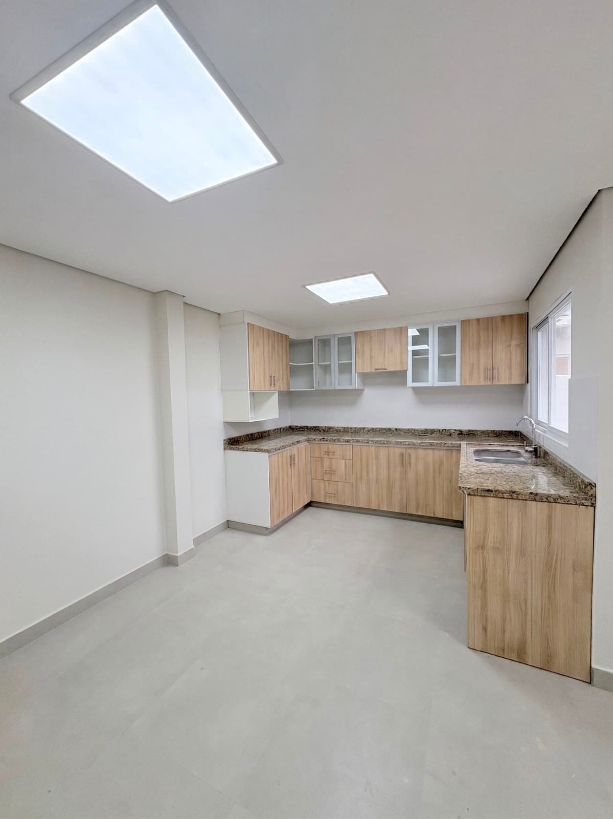 Casa De 6 Habitaciones En Planta Baja En Asunción Barrio Mburicao, foto 4