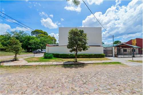 Amplio duplex en esquina, loma pyta, asu, foto 2