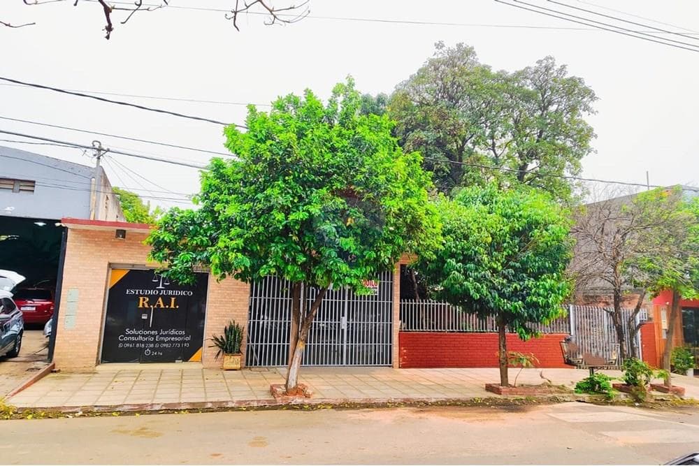Vendo casa con dos salones en Luque