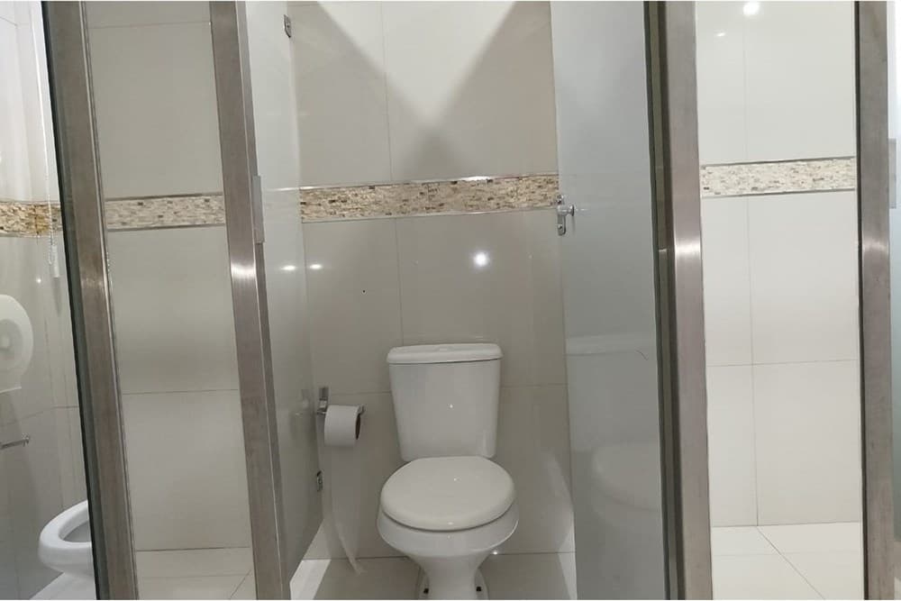 Local Comercial - Alquiler - Villa Morra, Paraguay, foto 3