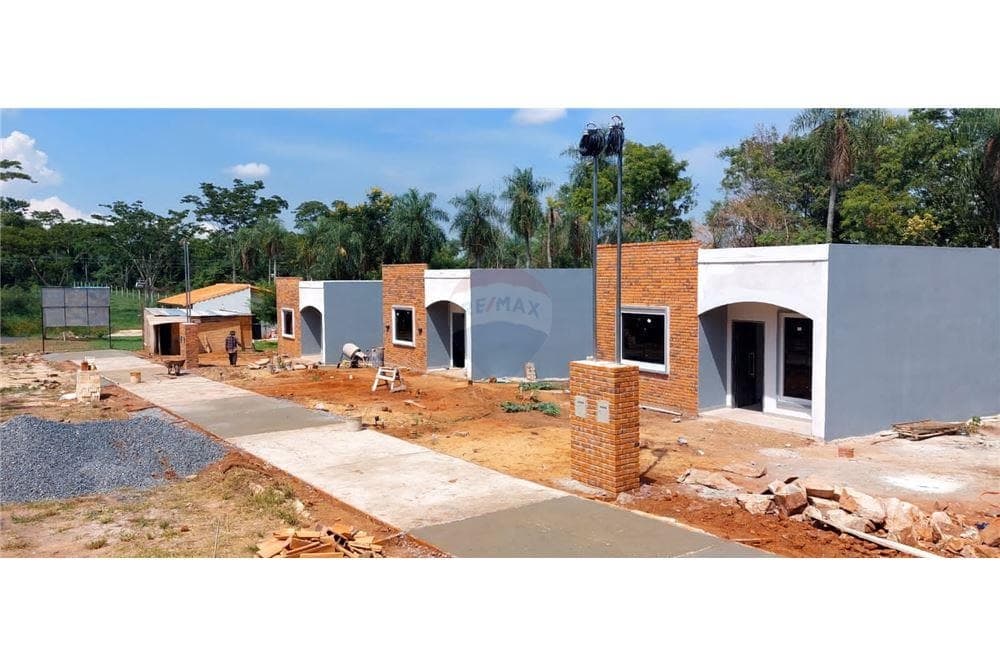 Chalet en venta en itaugua calle po´i
