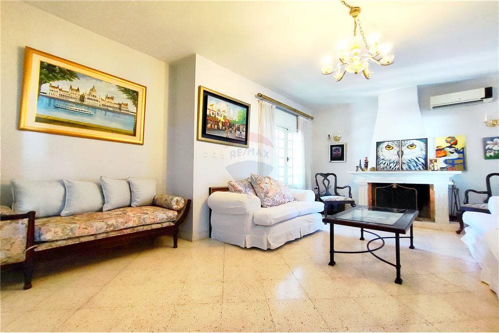 Residencia de 2 plantas construido en un predio de 1.025 m2, foto 4
