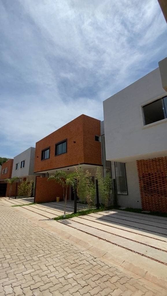 Vendo duplex a estrenar en b°cerrado altea laguna grande
