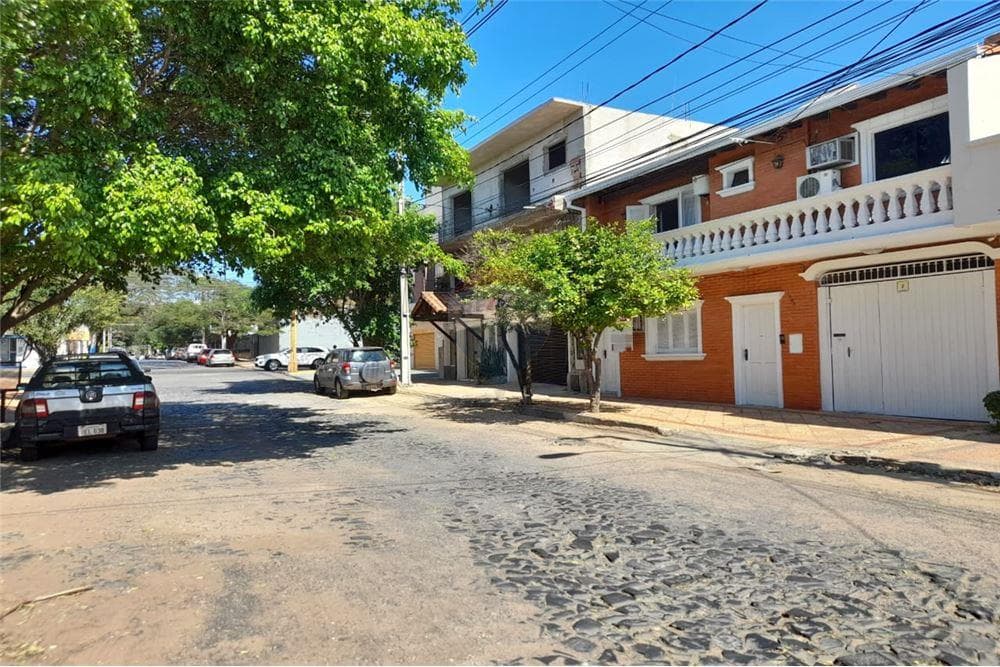 Vendo Casa con Piscina Bo. Bernardino Caballero Asunción