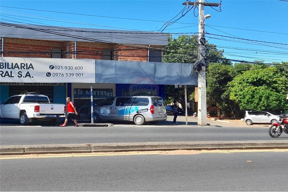 Amplio Salón Comercial Sobre Avda Acceso Sur!!! — foto 4