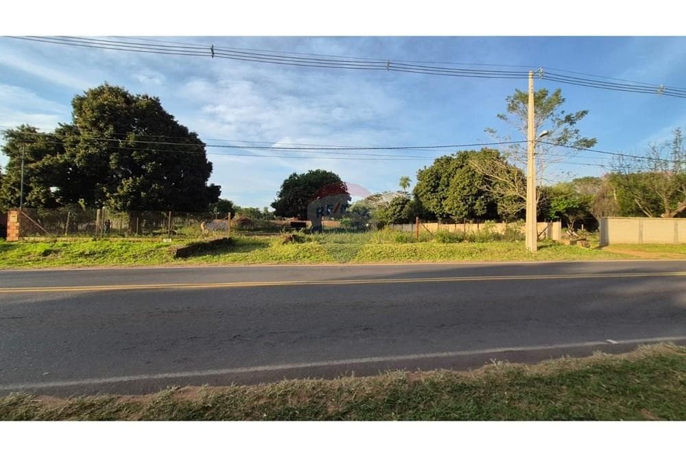Gran terreno en esquina en Ypané – 1.691 m²