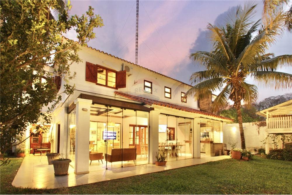 Amplia residencia en Mburucuyá, foto 1