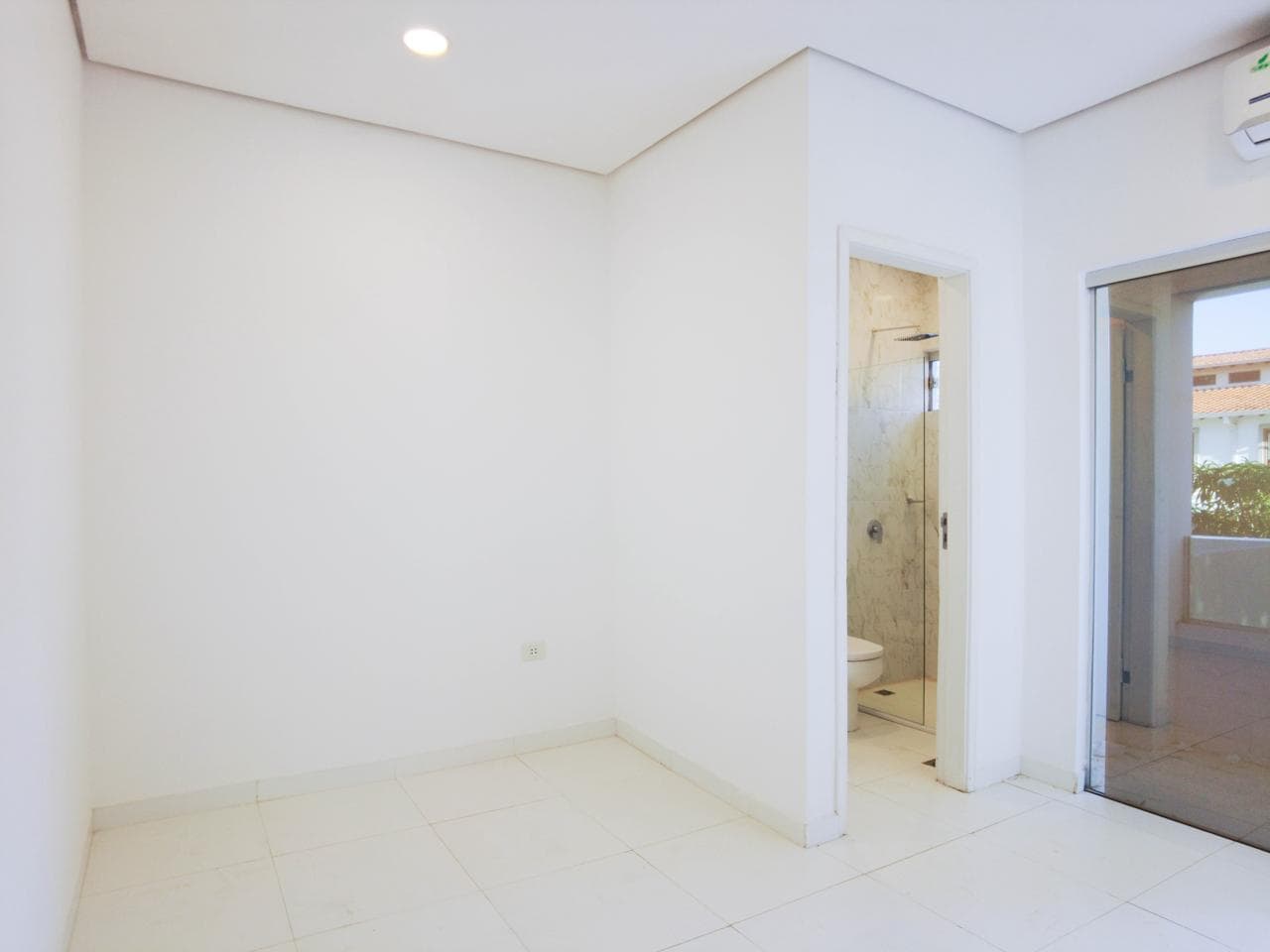 En Zona Jardin De Oro, Luque.Vendo Moderna Propiedad, foto 5
