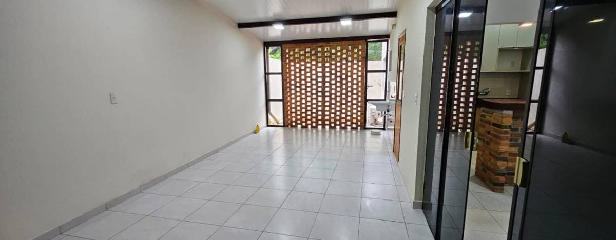 Amplio Departamento en Barrio Mbachio Zona Yacht con Patio y Piscina, foto 5