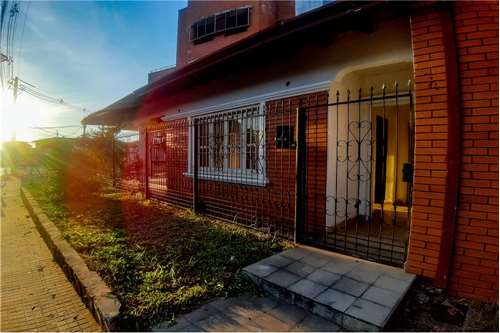 Casa en Fernando de la Mora z. Norte en alquiler