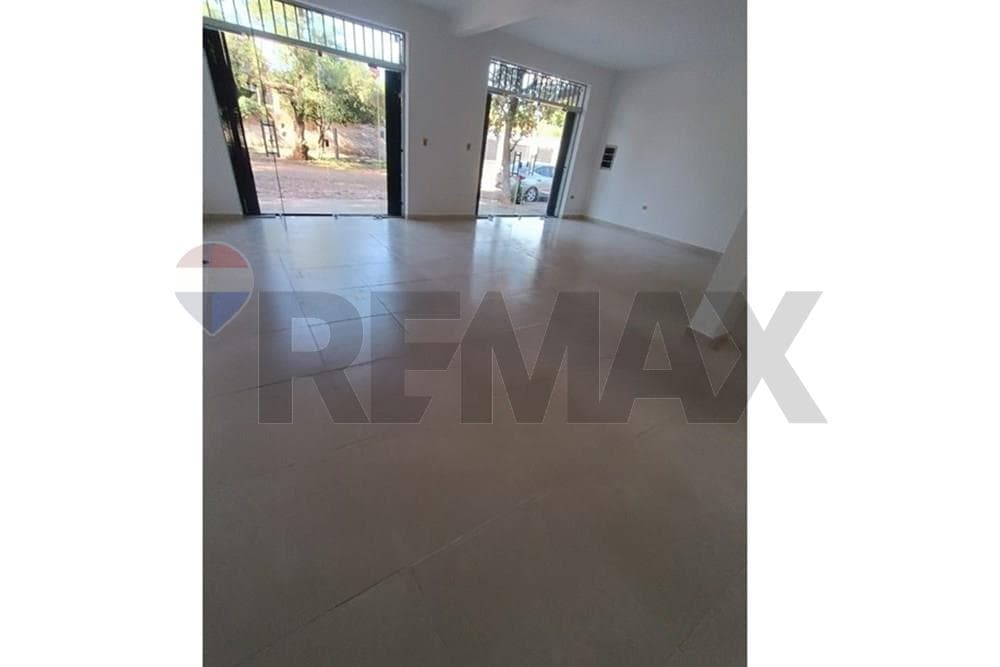 Salon comercial con oficina en San Lorenzo, foto 3