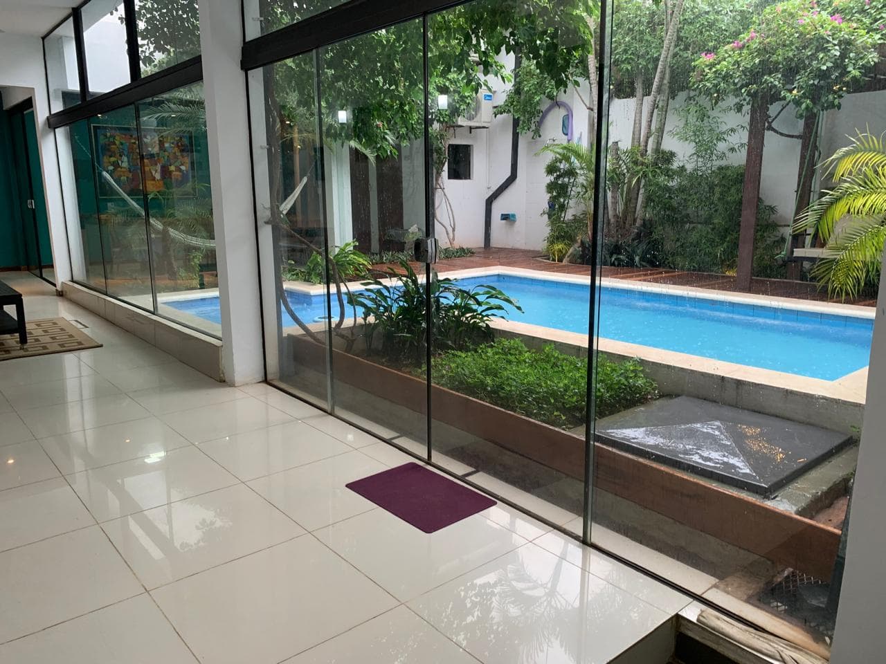 Se vende o alquila exclusiva residencia amoblada con piscina. Bo mcal lópez, foto 2