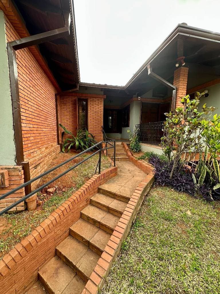 Casa en barrio mburucuyá, foto 2