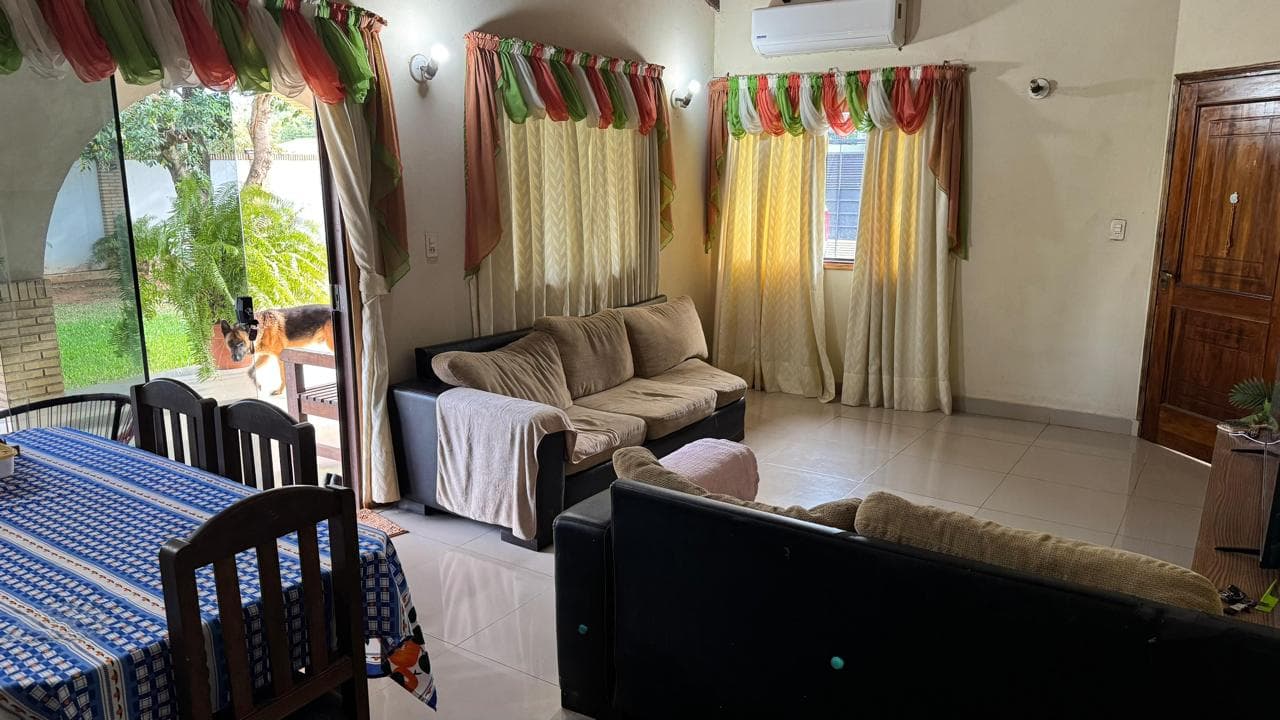 Hermosa y amplia casa en Luque — foto 4