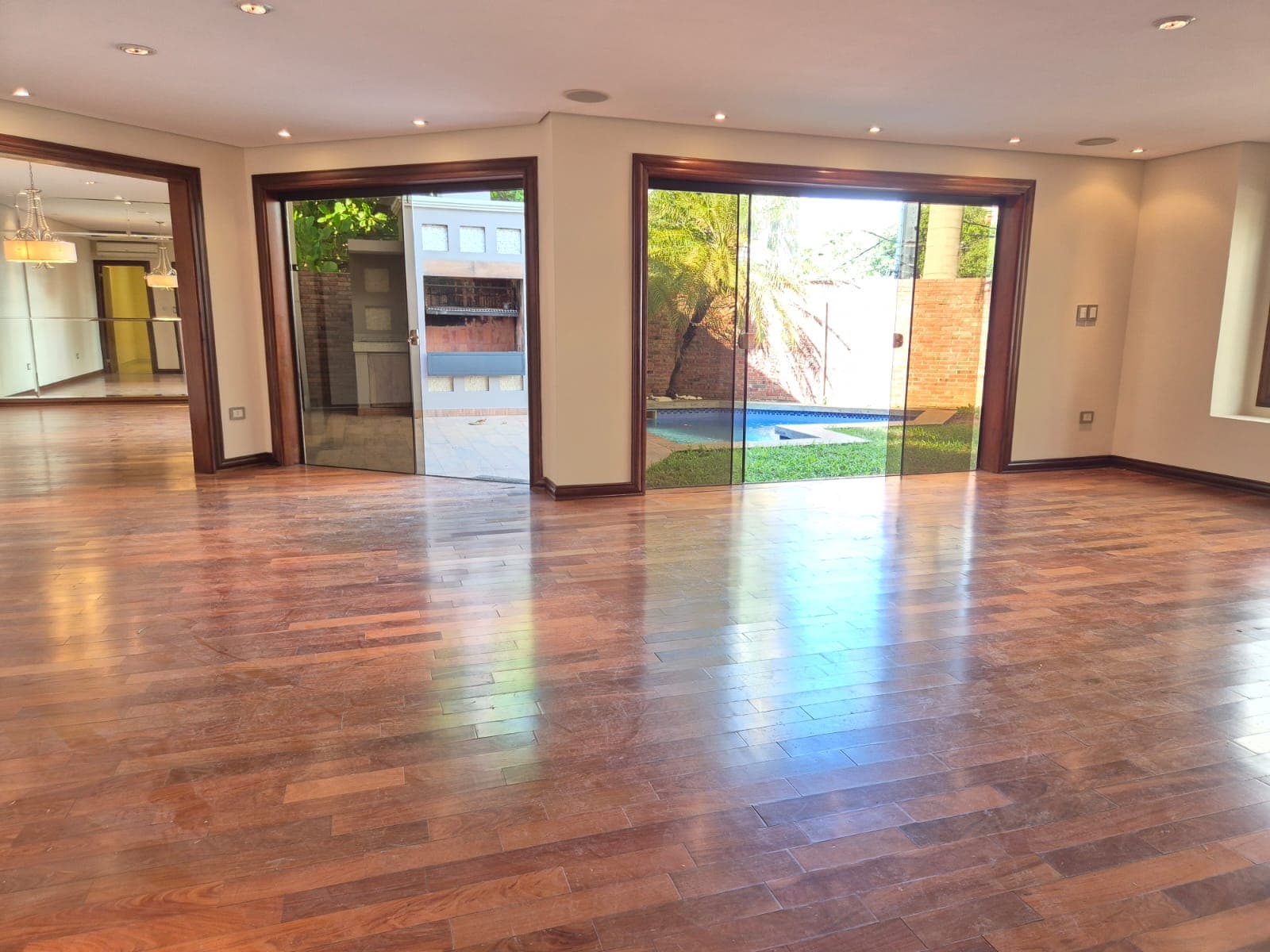 Hermosa Casa Pareada De Tres Suites !, foto 3