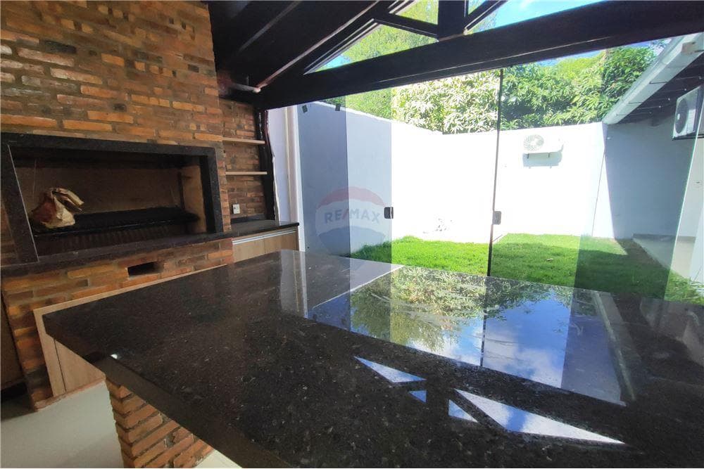 En venta amplia casa con 3 habitaciones en suite