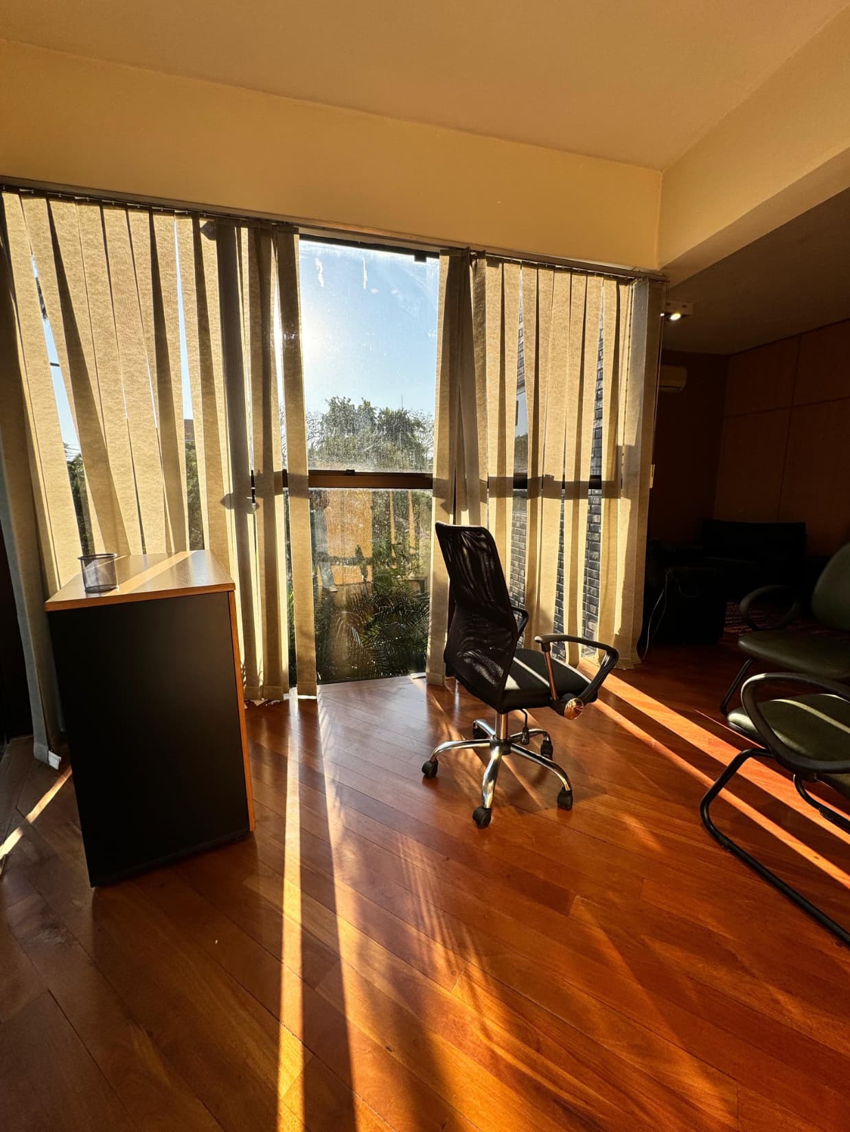 *en alquiler oficina de 120m2 amoblado zona boggiani con cochera*, foto 3