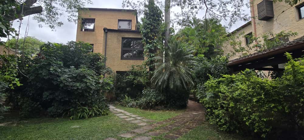 Casa en alquiler en condominio botánica 3