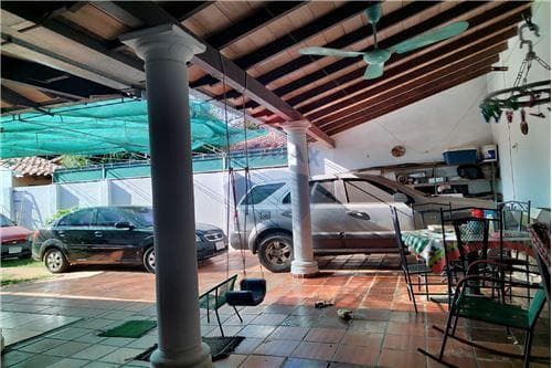 Casa-Venta-PY Central Villa Elisa 8 de Diciembre COD.188, foto 2