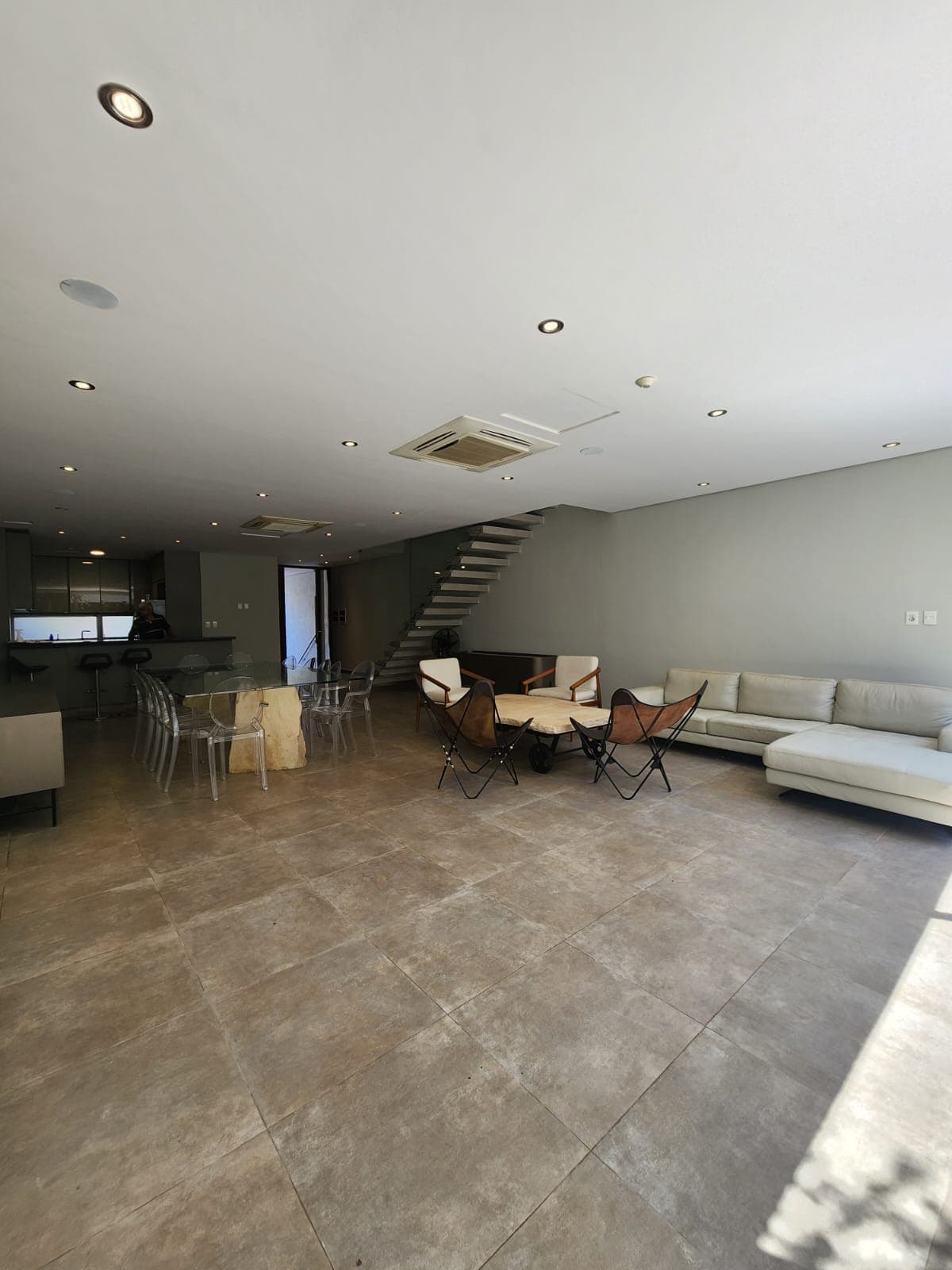 En alquiler hermoso triplex amueblado minimalista domotica zona Carmelitas, foto 2