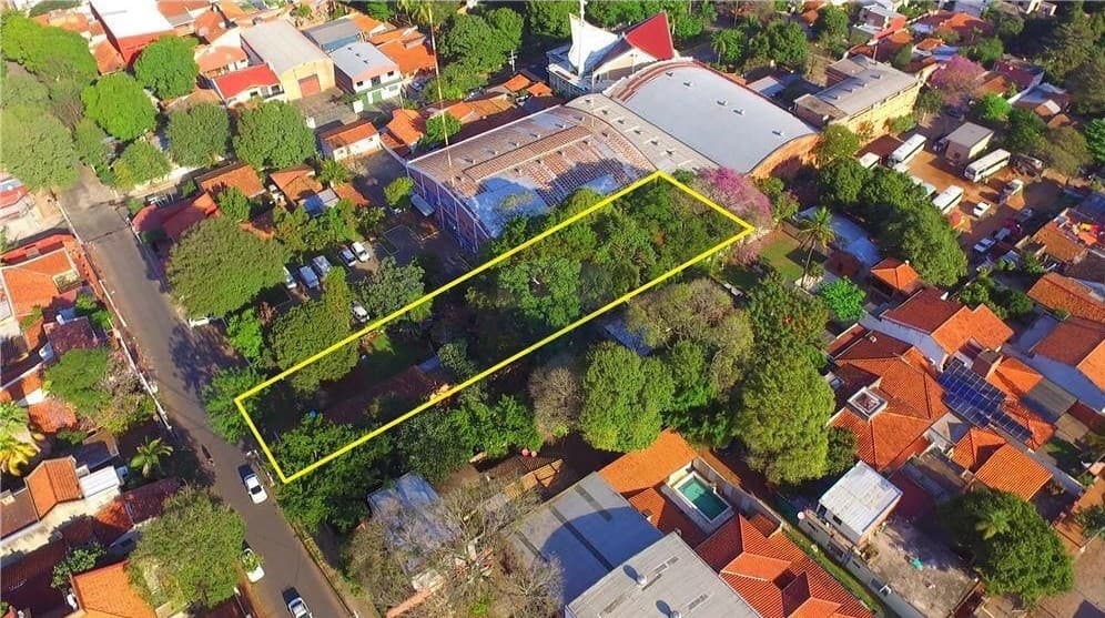 En venta terreno de 1600m2 en Barrio Pettirossi