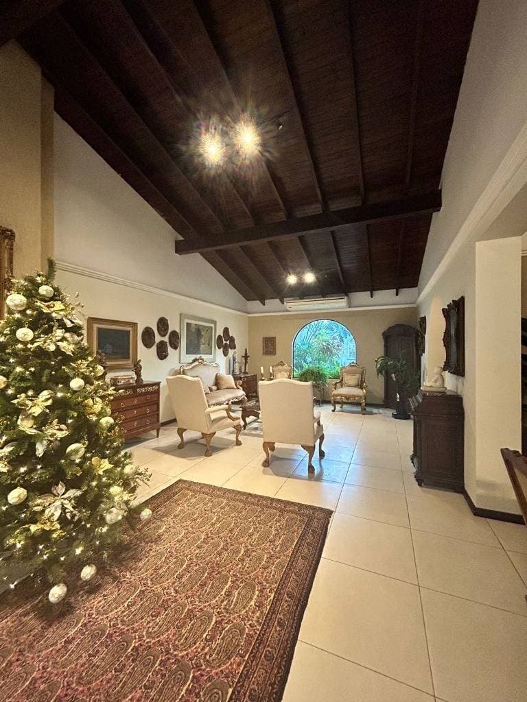 Moderna residencia en venta en barrio Herrera