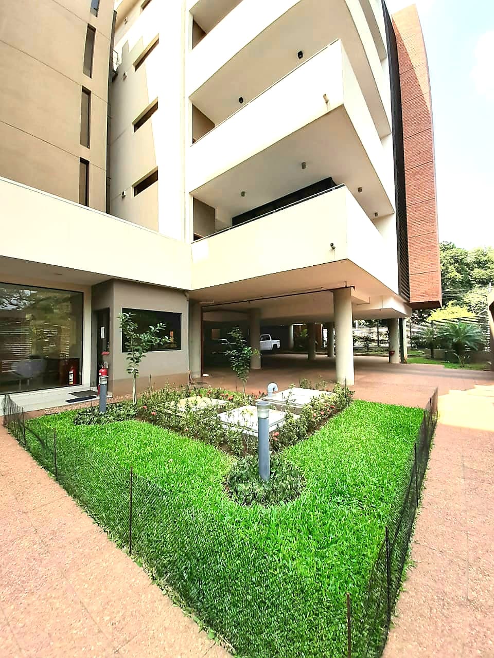Lindo departamento de 3 dormitorios en buen edificio, barrio Villa Morra, foto 2