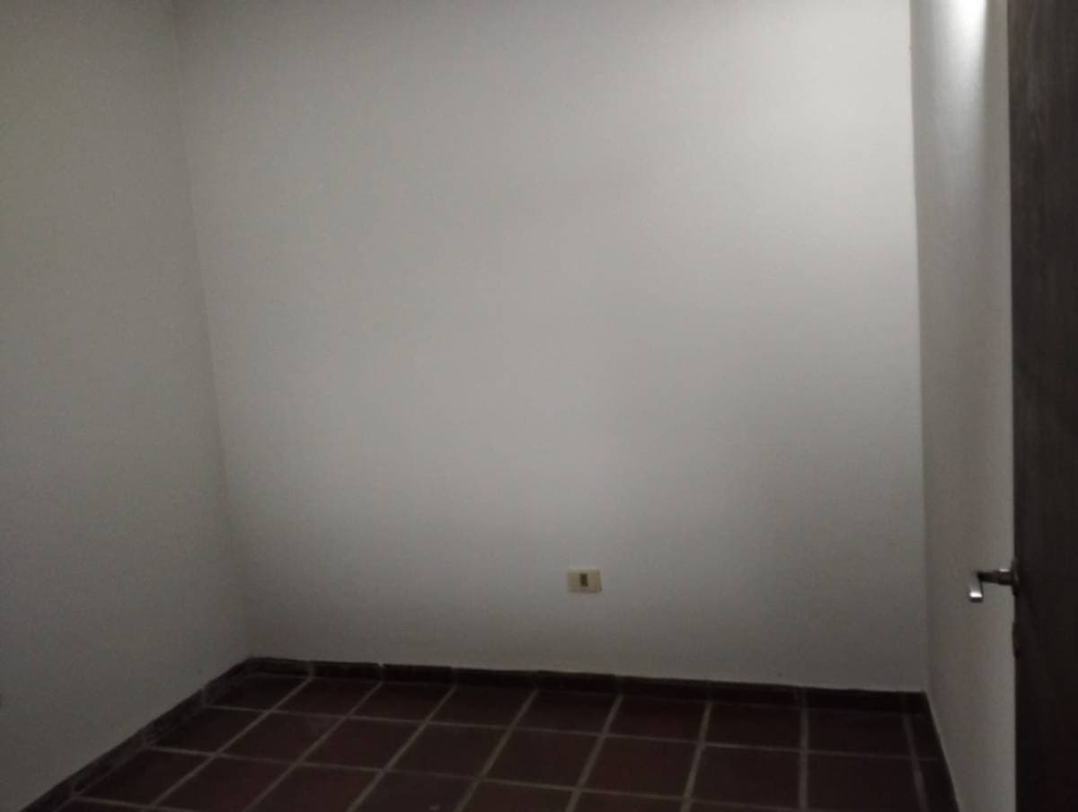 Hermosa casa en barrio mburucuya — foto 5