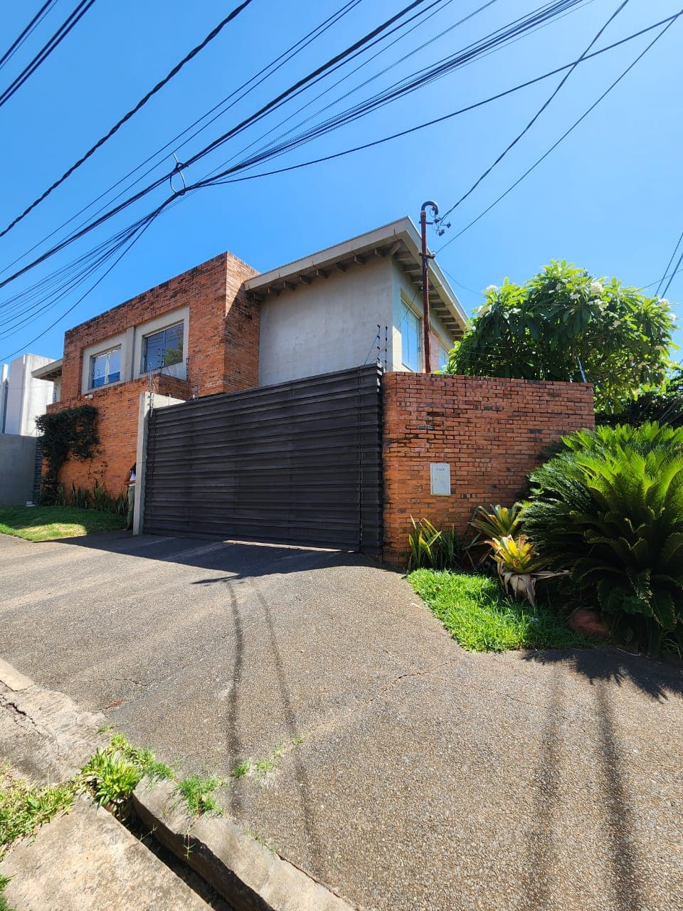 En Venta - Hermoso Duplex Zona Residencial, Cercano A Stma. Trinidad