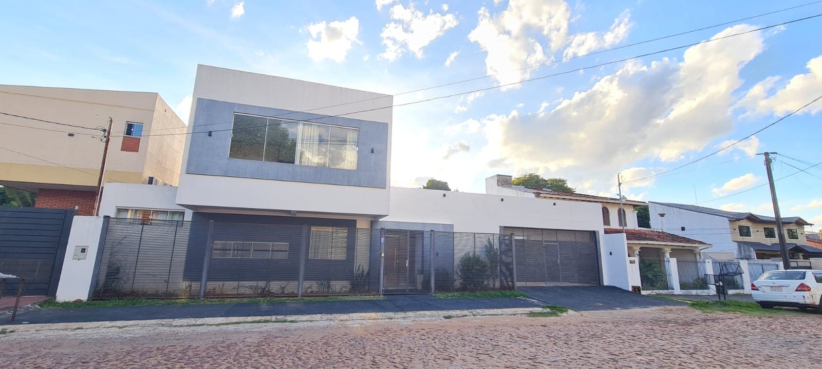 Vendo Bella Casa de Lujo, seminueva, en Lambaré