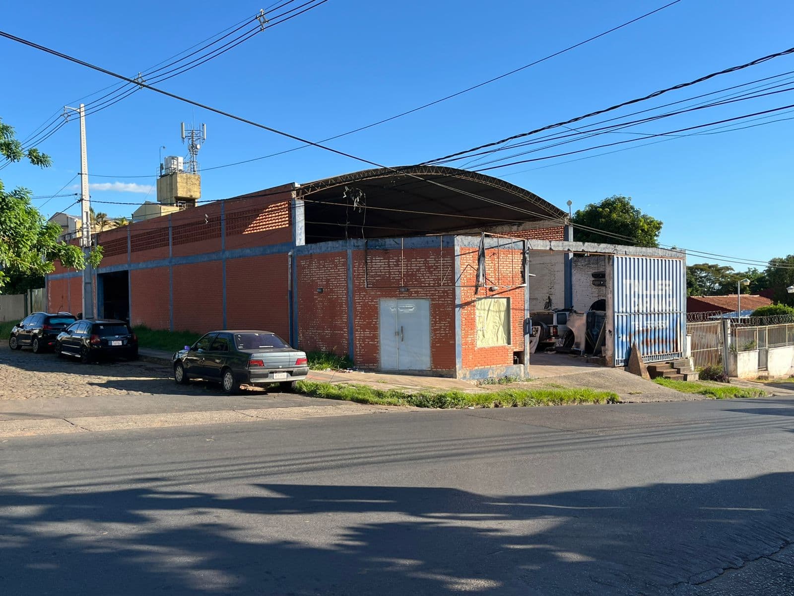 Deposito comercial en esquina en barrio panambireta, foto 1
