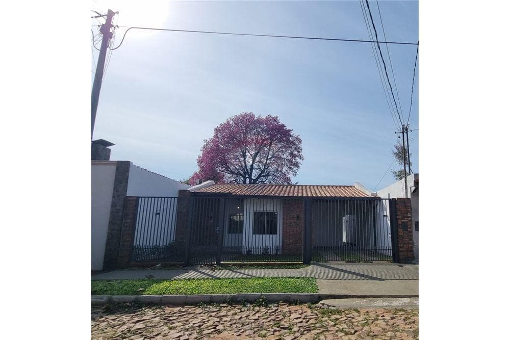 Vendo casa a estrenar en lambare zona arete