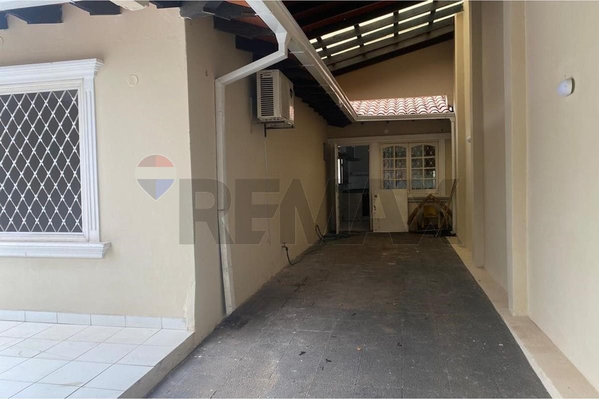 Casa familiar en Luque barrio campo grande — foto 4