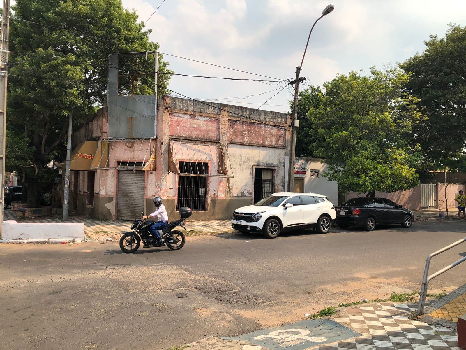 Vendo propiedad en esquina sobre felix bogado