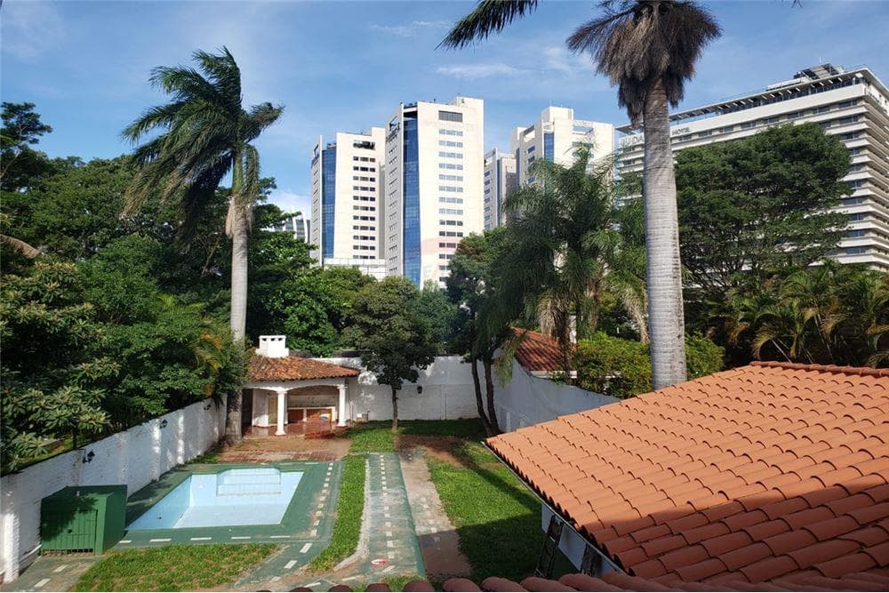 Alquilo hermoso local comercial