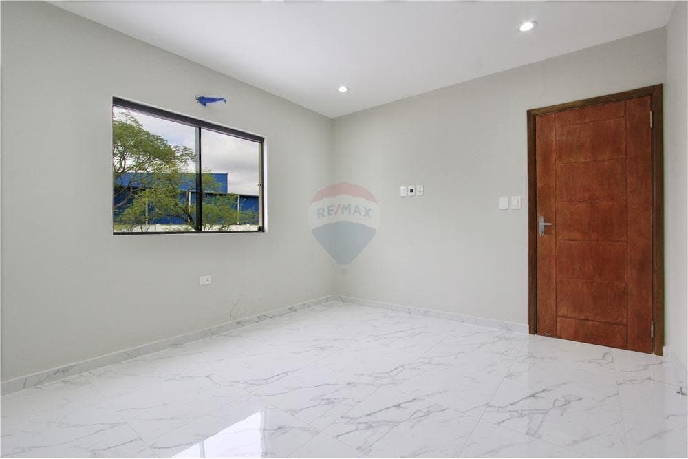 Amplia casa a estrenar en Luque mora cue, foto 3