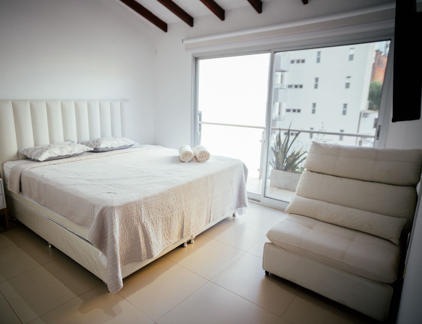 – Departamento Amoblado de 2 Dormitorios | Las Lomas, foto 2