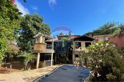 Vendo casa residencial en Mburucuya -Asuncion