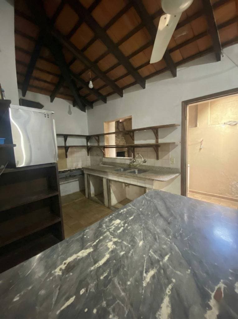 casa con local gastronómico en el barrio Pettirossi de Asunción, foto 2