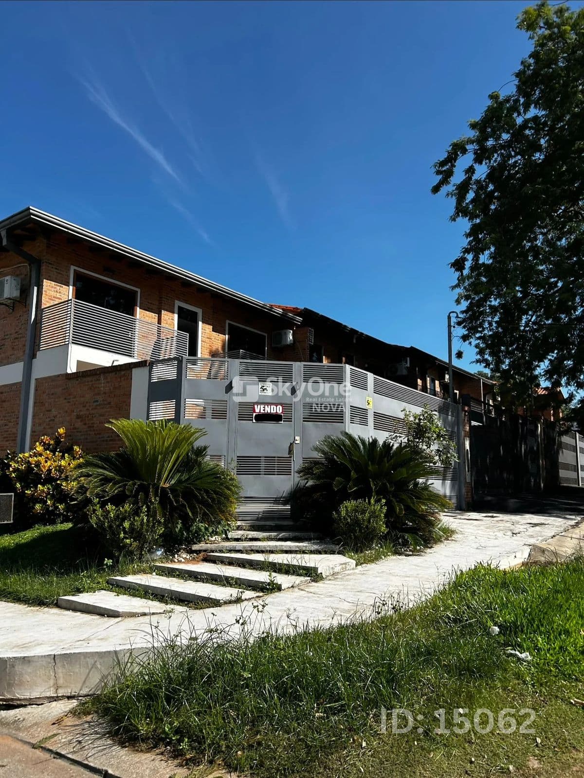 Dúplex en Esquina en Lambaré